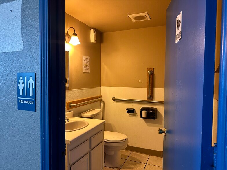 More Photos Of 1531 National Ave, Helena Flex For Sale