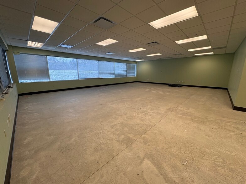 More Photos Of 3589 Sagamore Pky, Lafayette Office For Lease