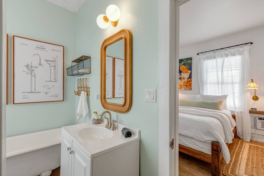 More Photos Of 1117 Duval St, Key West Hospitality For Sale