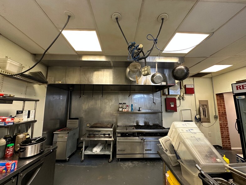 More Photos Of 105 S 3rd St, Rogers Restaurant For Lease