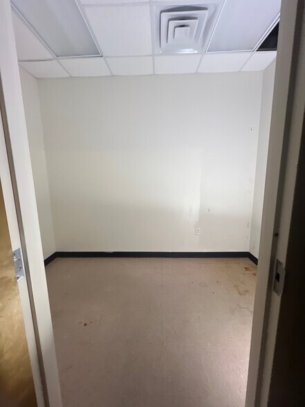 More Photos Of 369 US-13 Blvd, Snow Hill General Retail For Lease