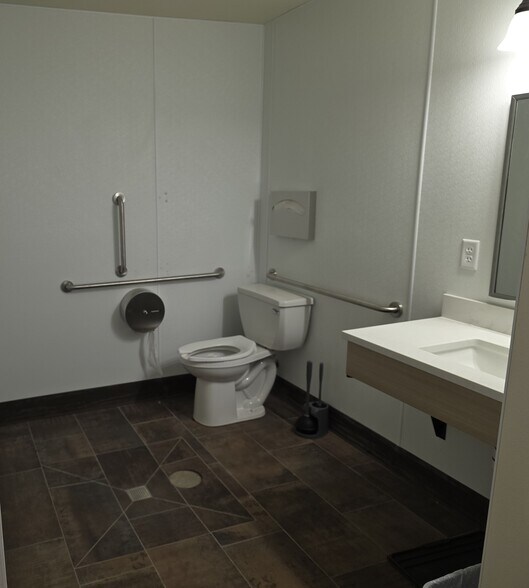 More Photos Of 7109 NE 47th Ave, Vancouver Industrial For Lease