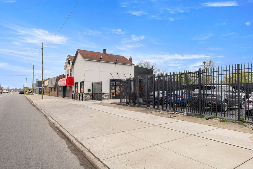 More Photos Of 19420 W Warren Ave, Detroit Auto Dealership For Sale