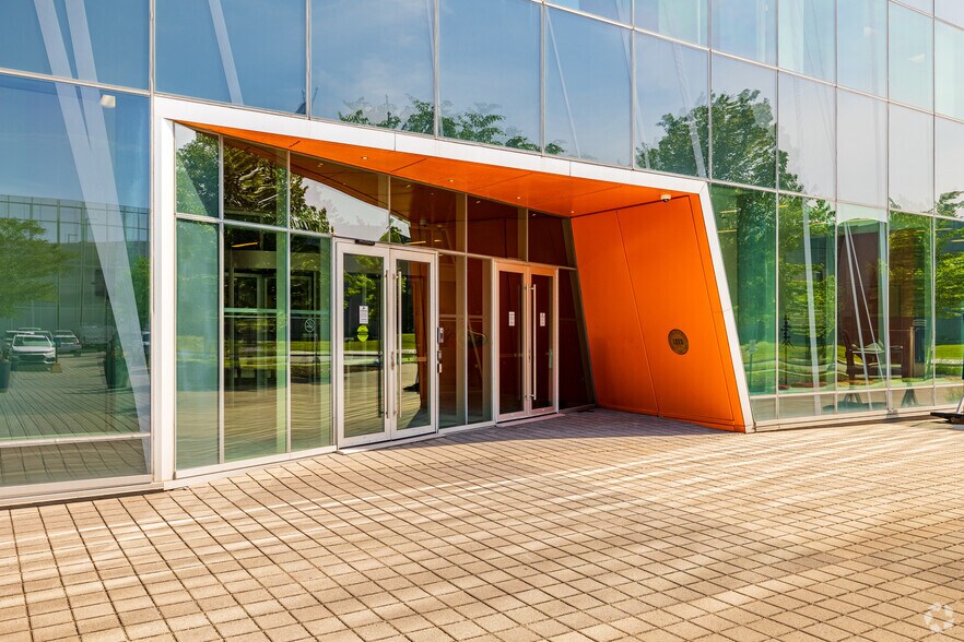 More Photos Of 8275 Rte Transcanadienne, Saint-Laurent Unknown For Sale