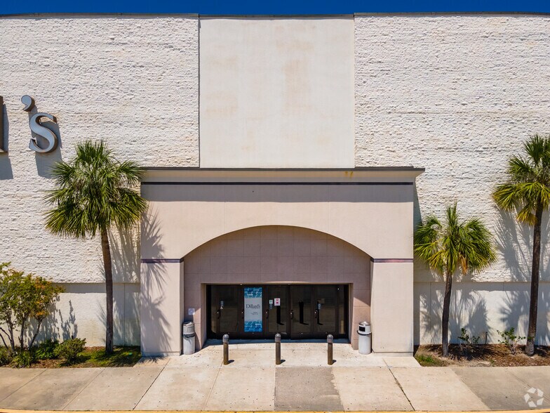 More Photos Of 9409 Us Highway 19, Port Richey Unknown For Lease
