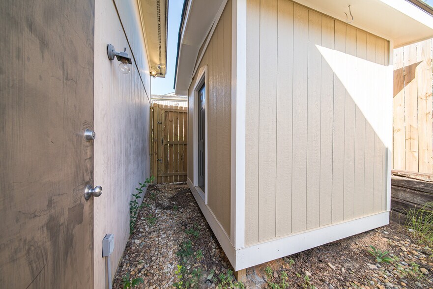 More Photos Of 2901 Warm Springs Rd, Columbus Office For Lease