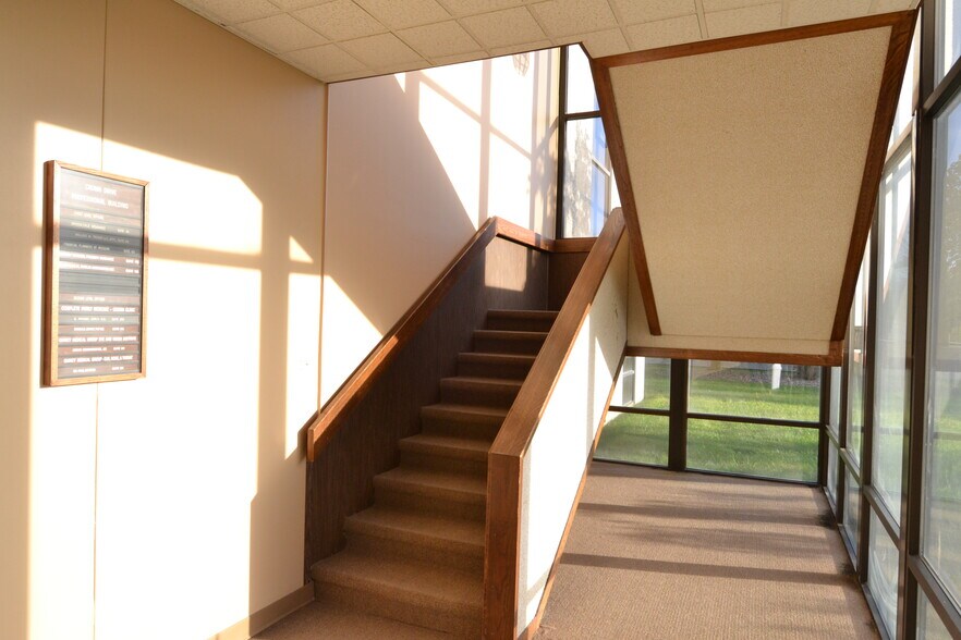 More Photos Of 1 Crown Dr, Kirksville Office For Sale