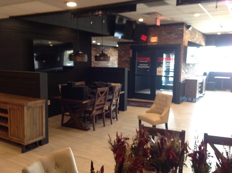 More Photos Of 74 Turnpike Sq, Milford Restaurant For Lease