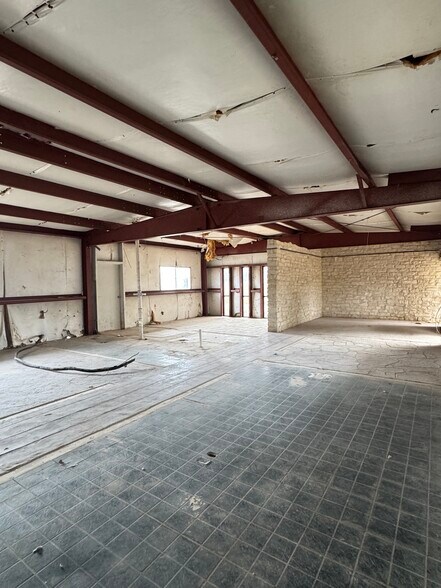 More Photos Of 5902 W State Highway 71, La Grange Industrial For Lease