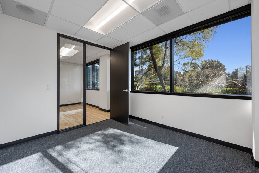 More Photos Of 1925 Palomar Oaks Way, Carlsbad Unknown For Lease