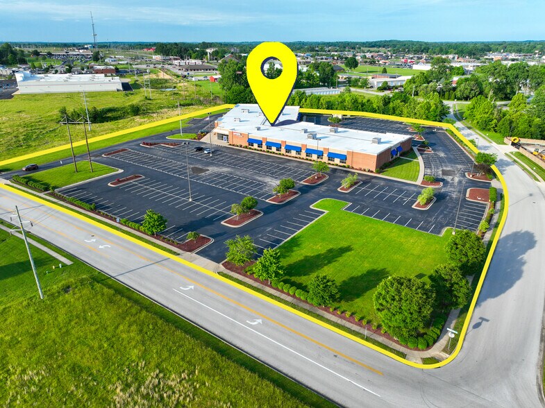 More Photos Of 3151 Highland Pointe Dr, Owensboro Showroom For Lease