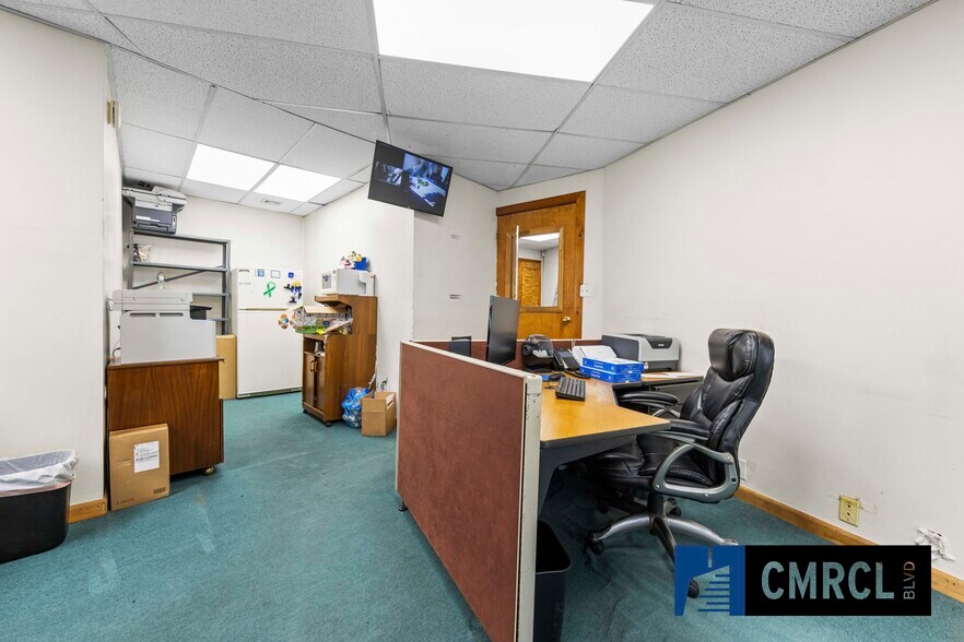 More Photos Of 131 Beverley, Brooklyn Flex For Lease