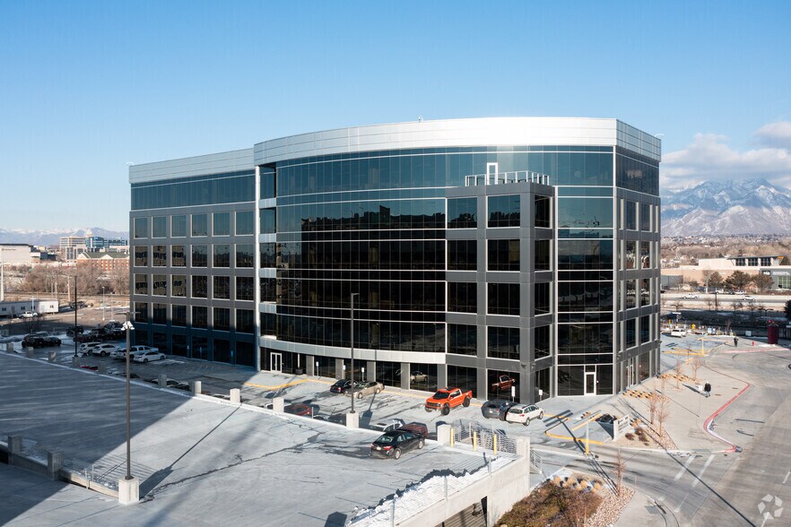 More Photos Of 10355 S Jordan Pky, South Jordan Office For Lease