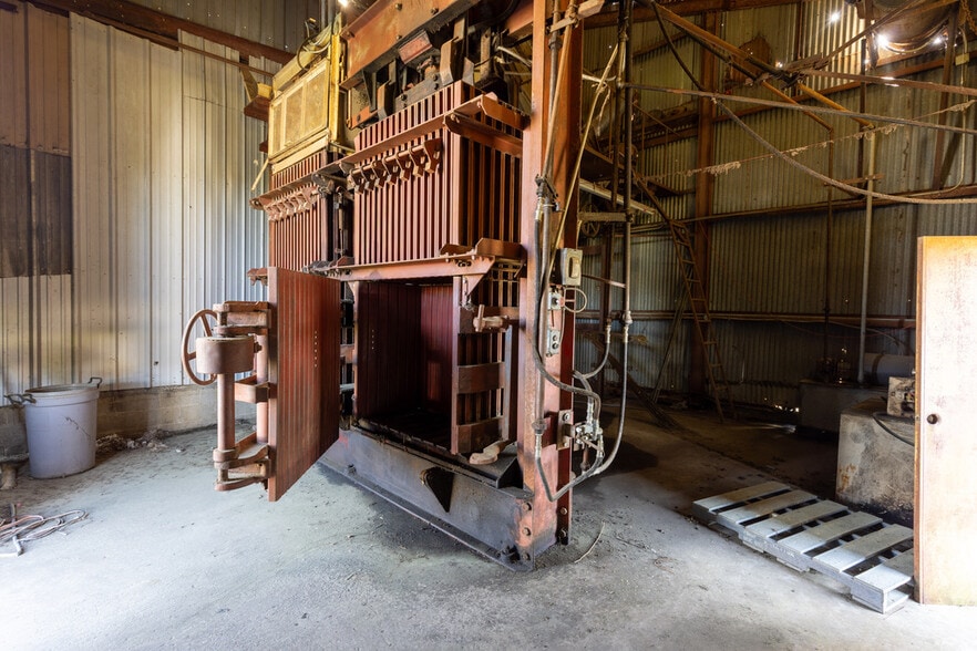 More Photos Of 68 First st, Hawkinsville Warehouse For Sale