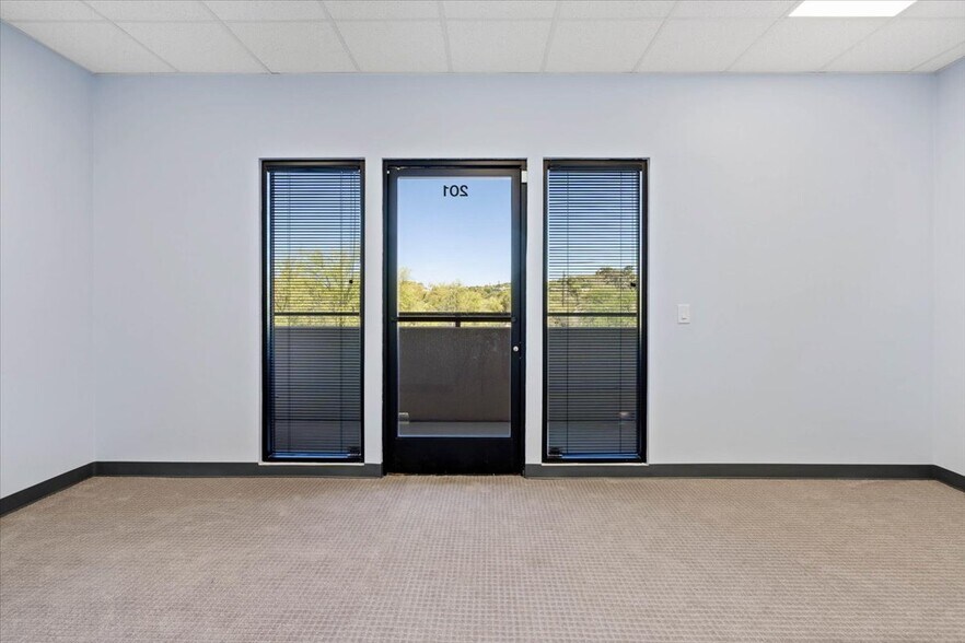 More Photos Of 37202 N Bloody Basin Rd, Carefree Medical For Sale