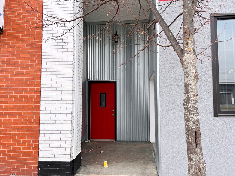 More Photos Of 704 Front St, Brainerd Storefront Retail Residential For Sale