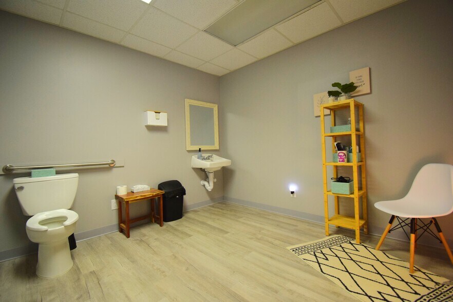 More Photos Of 1708 Jefferson Ave, Mount Vernon Office For Sale