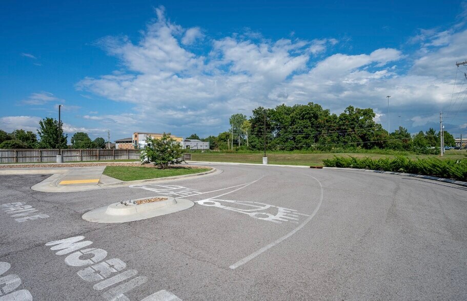 More Photos Of 10249 E 41st St, Tulsa Fast Food For Lease