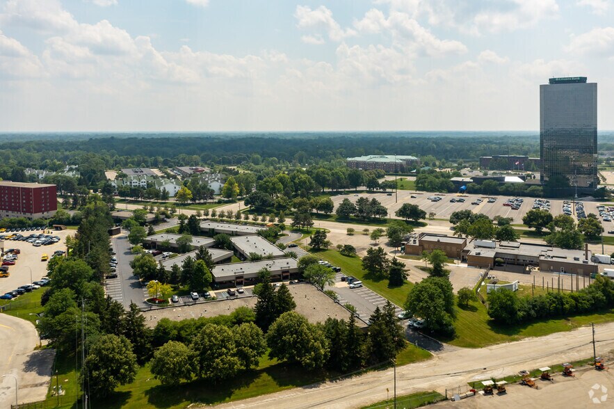 More Photos Of 27650-27652 Franklin Rd, Southfield Unknown For Lease