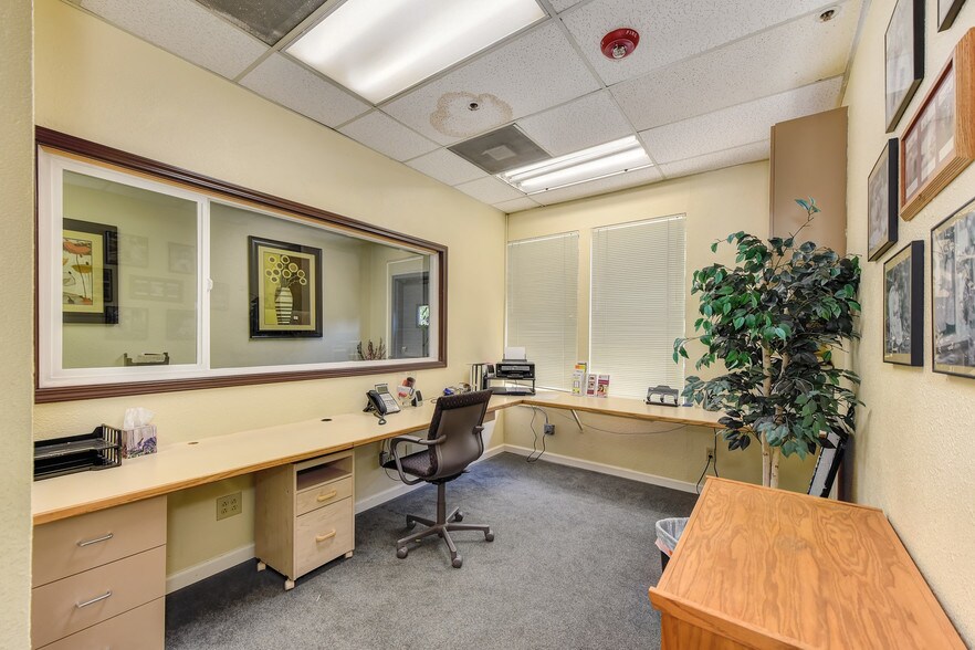 More Photos Of 4718-4740 Engle Rd, Carmichael Loft Creative Space For Lease