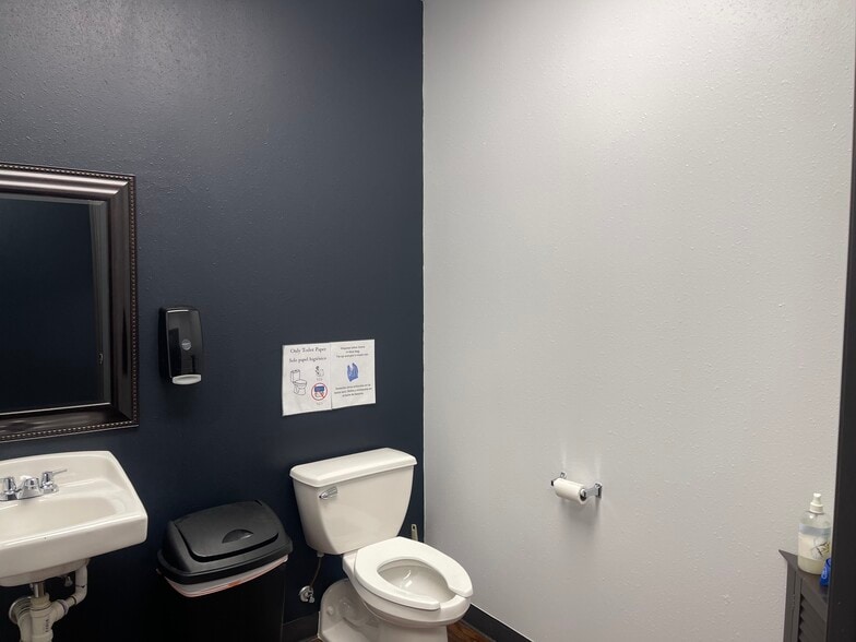 More Photos Of 168 Col Etheredge Blvd, Huntsville Flex For Lease