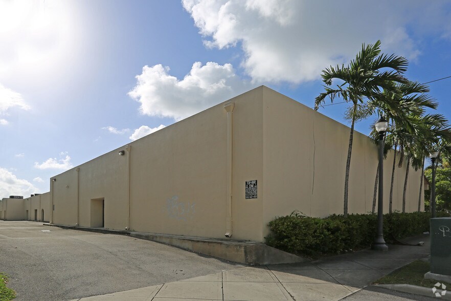 More Photos Of 1765-1781 NE 163rd St, North Miami Beach Unknown For Lease