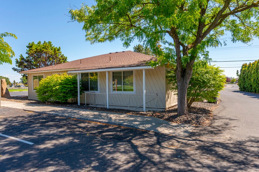 More Photos Of 830 Sharon Ave E, Moses Lake Office For Sale