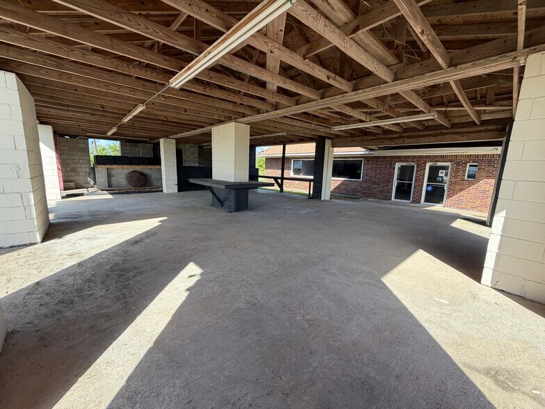 More Photos Of 111 County Road 227, East Bernard Freestanding For Lease