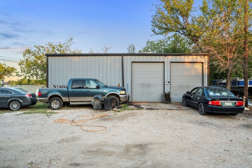 More Photos Of 2105 NE 2nd St, Mineral Wells Warehouse For Sale