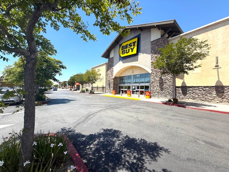 More Photos Of 12260 Foothill Blvd, Rancho Cucamonga Storefront For Sale