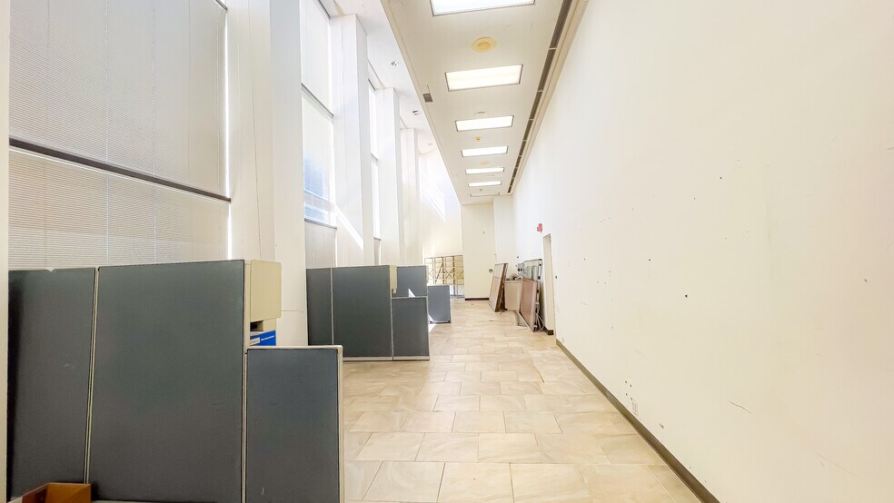 More Photos Of 9525 Bissonnet St, Houston General Retail For Lease