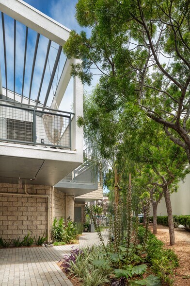 More Photos Of 7606 Girard Ave, La Jolla Apartments For Sale
