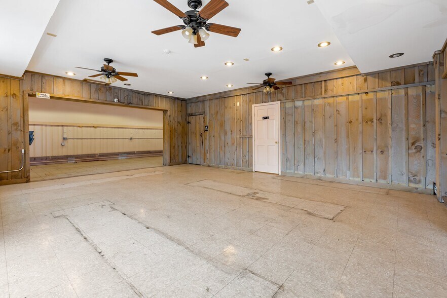 More Photos Of 28 Collins St, Seabrook Flex For Sale