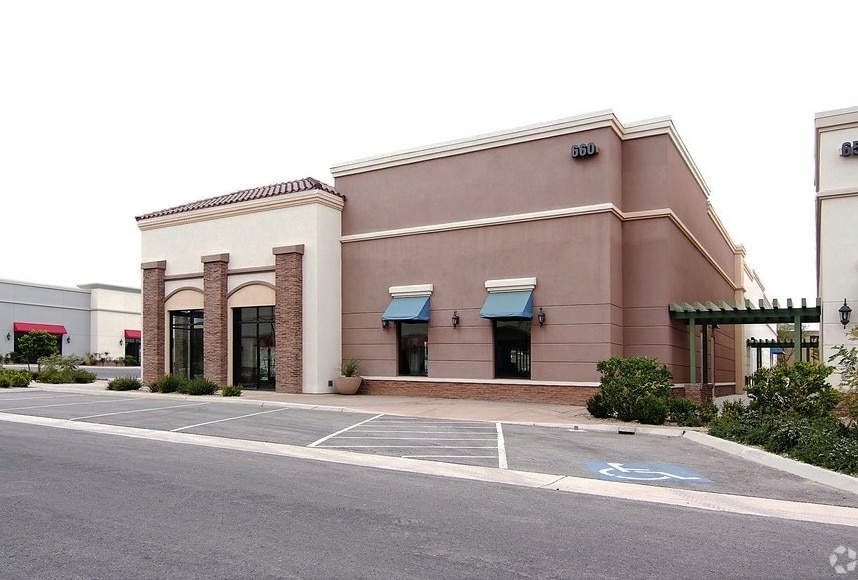 More Photos Of 670 S Green Valley Pky, Henderson Storefront Retail Office For Lease