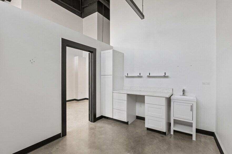 More Photos Of 206 Main St, Gloucester Apartments For Lease