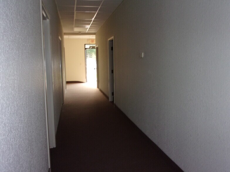 More Photos Of 301 Skyline Dr, Lady Lake Unknown For Lease