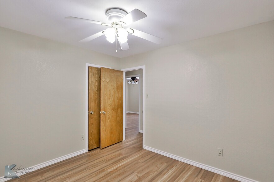 More Photos Of 2810 S 27th St, Abilene Office For Sale