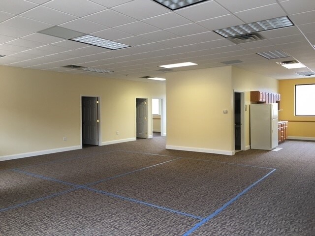 More Photos Of 2063 Winners Dr, Fairmont Office For Lease