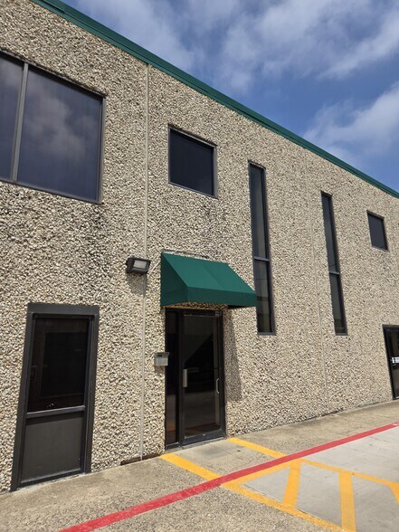 More Photos Of 4015 Belt Line Rd, Addison Office For Lease