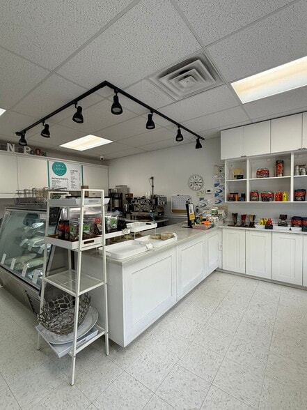 More Photos Of 3 Lewis St, Closter Office For Sale