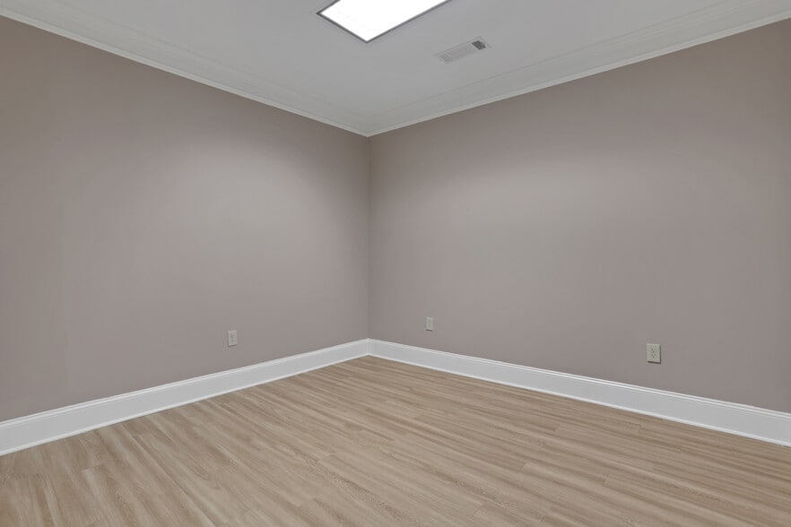 More Photos Of 4720 Peachtree Industrial Blvd, Berkeley Lake Office For Lease