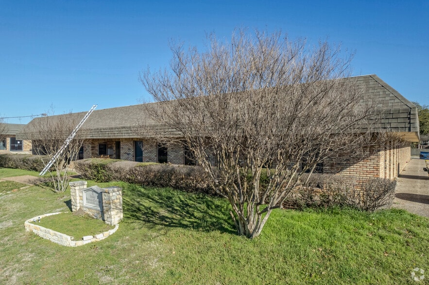 More Photos Of 1615 Dorchester Dr, Plano Office For Lease