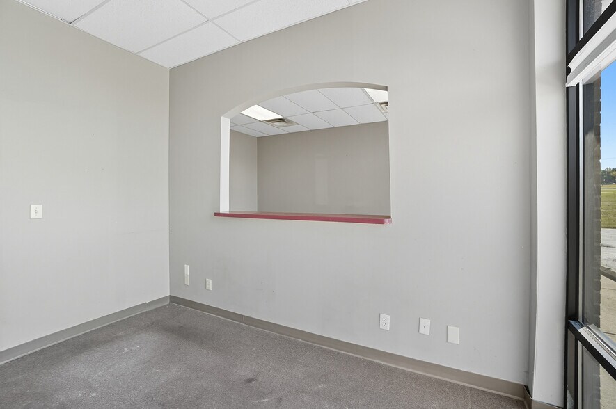 More Photos Of 1104-1124 Kemper Meadow Dr, Forest Park Storefront For Lease