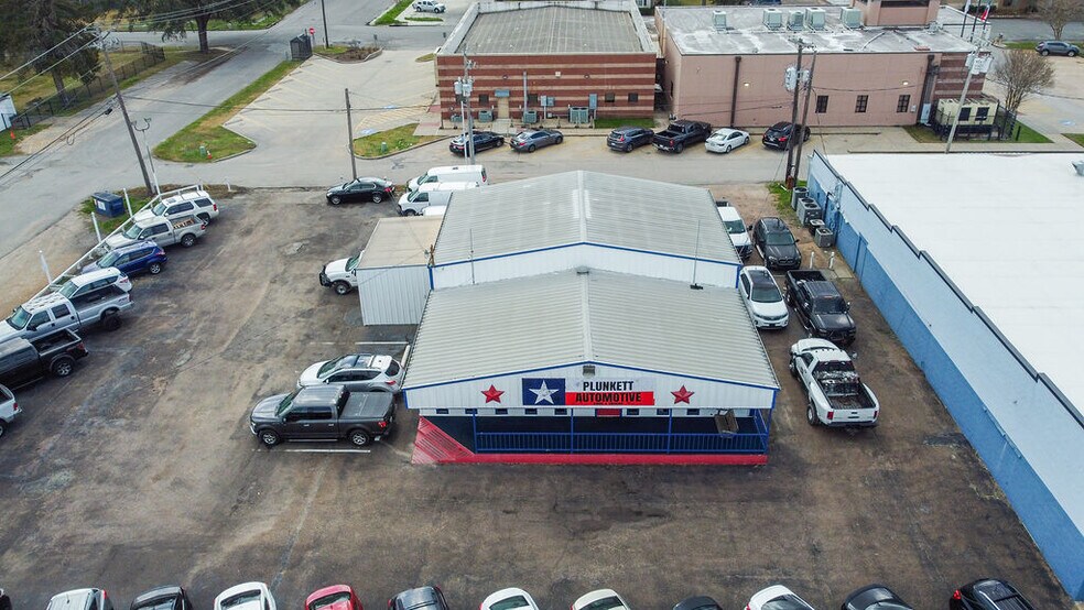 More Photos Of 120 E Mulberry St, Angleton Auto Dealership For Lease