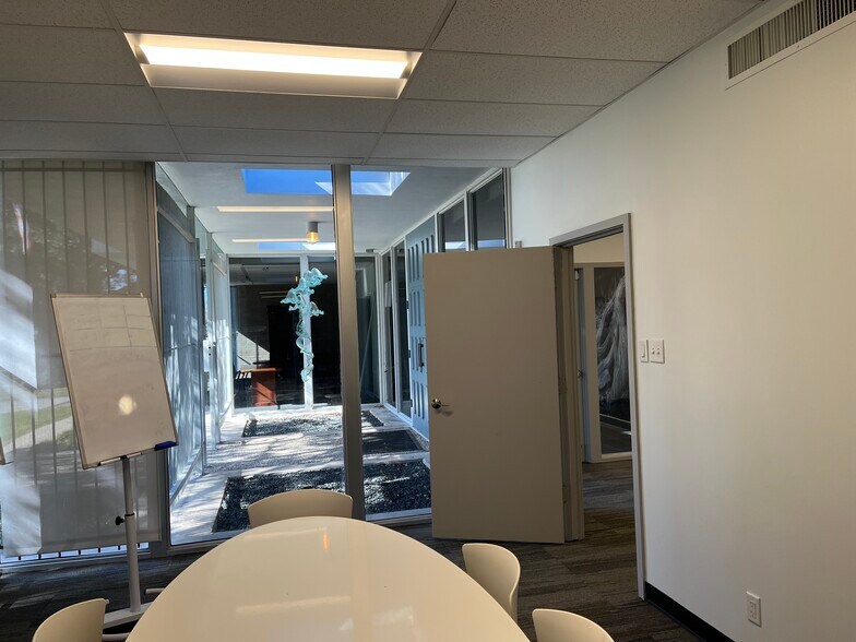 More Photos Of 8020 Westglen Dr, Houston Office For Lease