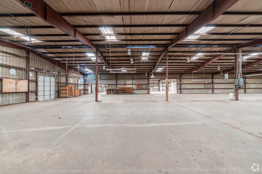 More Photos Of 2324 W Reagan St, Palestine Warehouse For Sale