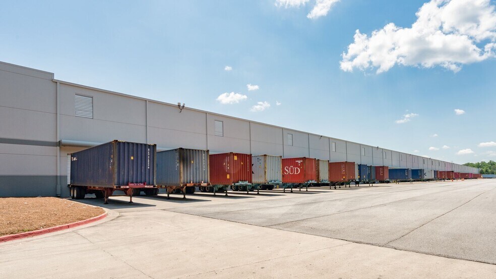 More Photos Of 1525 Oakley Industrial Blvd, Fairburn Distribution For Lease