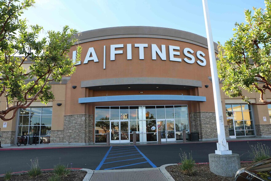 More Photos Of 902-970 Sepulveda Blvd, Harbor City Unknown For Lease