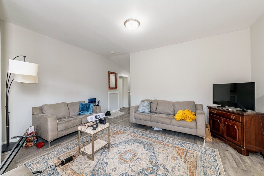 More Photos Of 4431-4433 N Racine Ave, Chicago Apartments For Sale