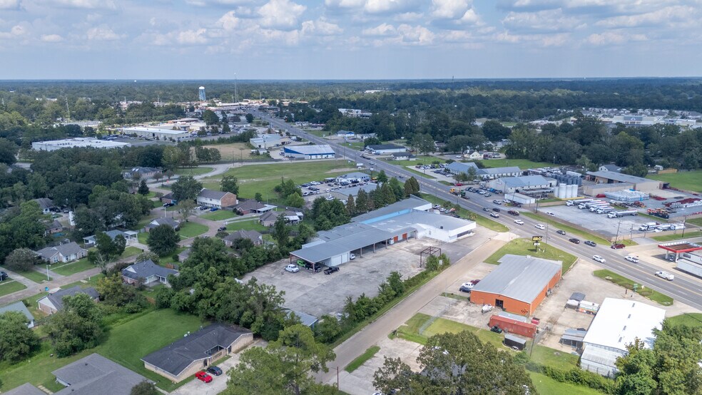 More Photos Of 947 Florida Ave SW, Denham Springs Flex For Sale